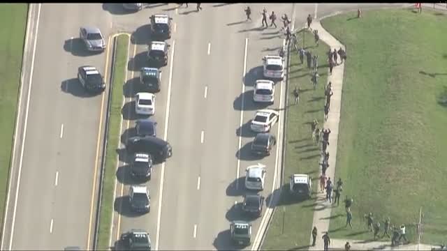 Donald Trump hace oídos sordos al debate sobre las armas en Estados Unidos