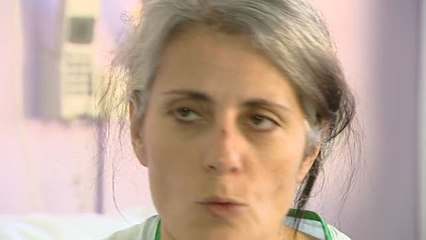 Entrevista a una paciente mientras le extirpan un tumor