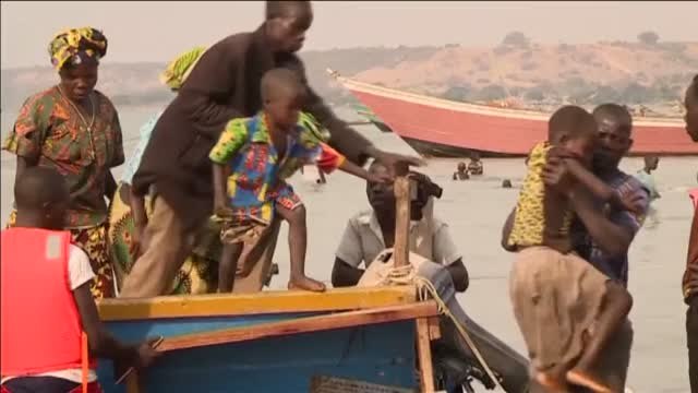 Miles de personas huyen del Congo por miedo a que estalle la guerra