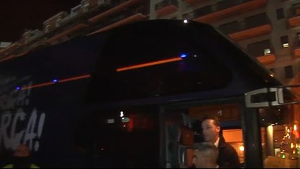 Rompen un cristal del autobús del FC Barcelona al abandonar Mestalla