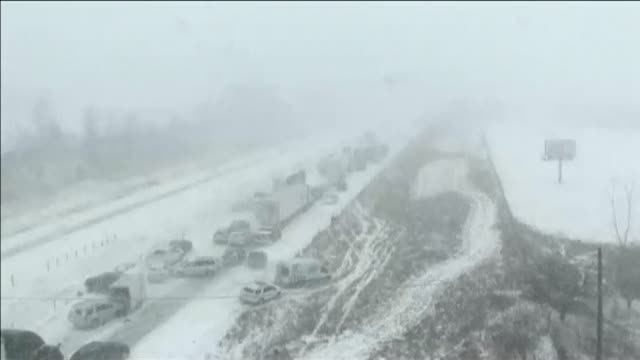 Hasta setenta vehículos se han visto implicados en un impresionante choque en el estado de Iowa