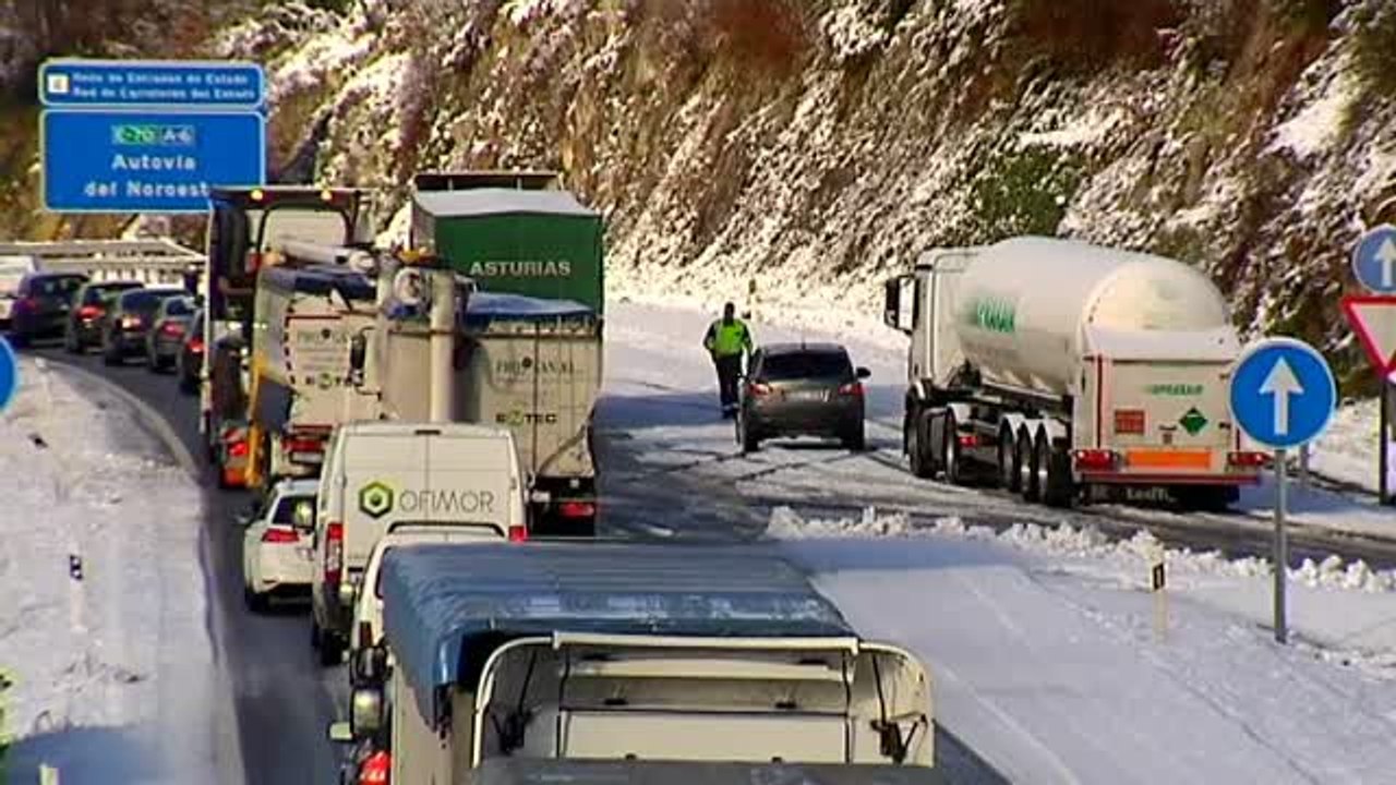 La nieve complica las carreteras gallegas