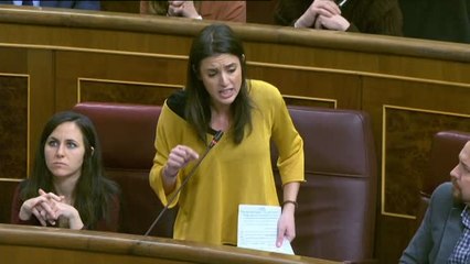 Montero acusa al PP de no querer "que la mitad de la población deje de barrer suelos"