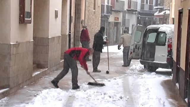 La provincia de Castellón continúa en alerta naranja por fuertes nevadas