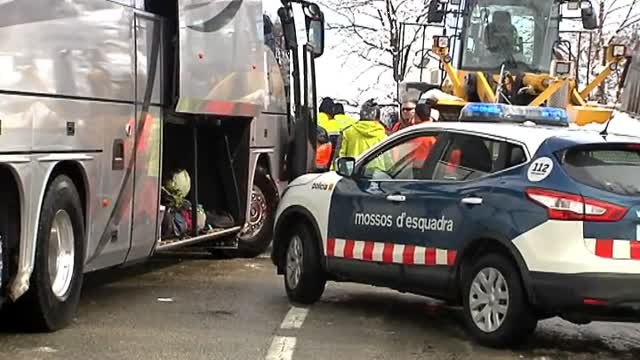 Evacuados los 43 niños cuyo autobús se quedó atrapado por la nieve