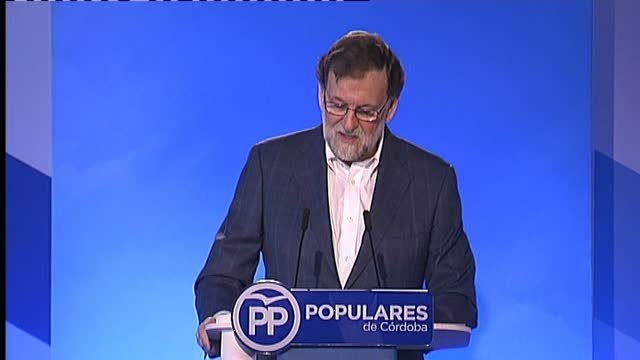 Rajoy lamenta que Ciudadanos sea un partido que se caracteriza por la revisión permanente de sus principios