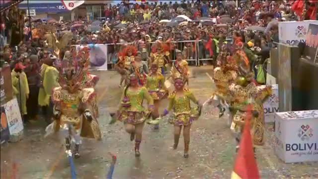 Oruro celebra uno de los Carnavales más multitudinarios de Bolivia
