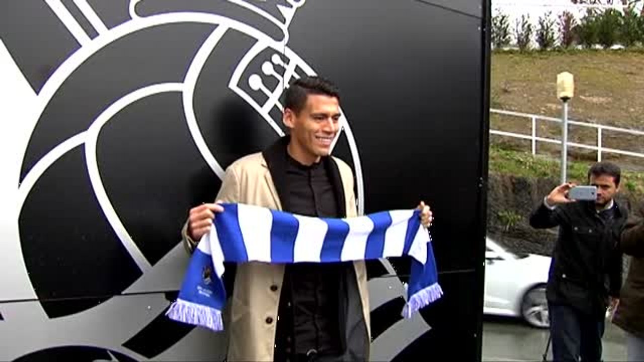 La Real Sociedad presenta a Héctor Moreno como nuevo jugador txuriurdin