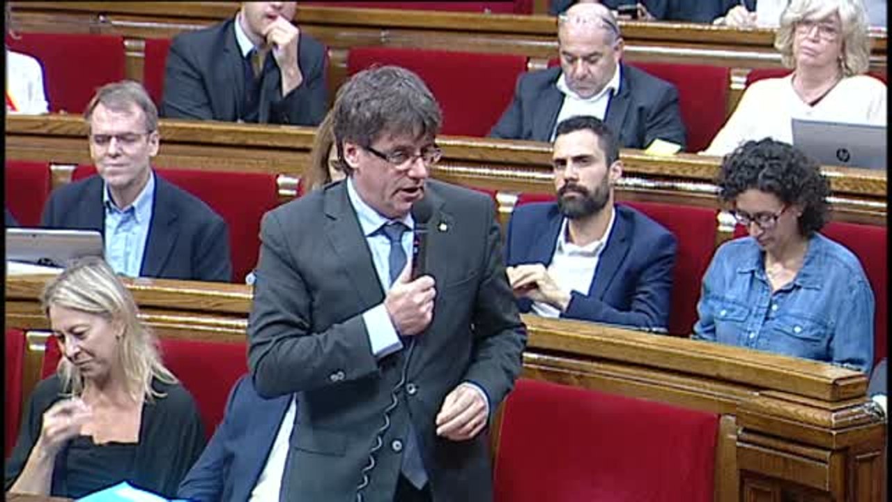 JxCat sopesa una querella contra Rajoy por coartar los derechos de Puigdemont como diputado