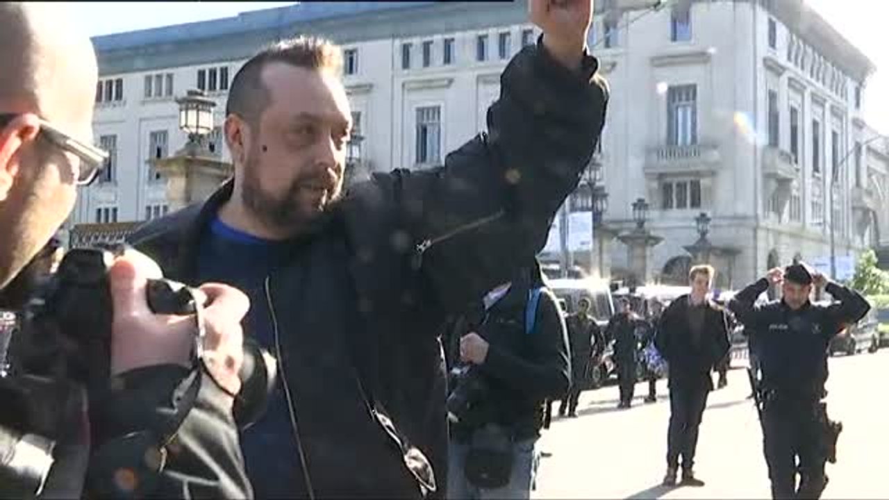 Tensión en las inmediaciones del Parlament entre unionistas e independentistas