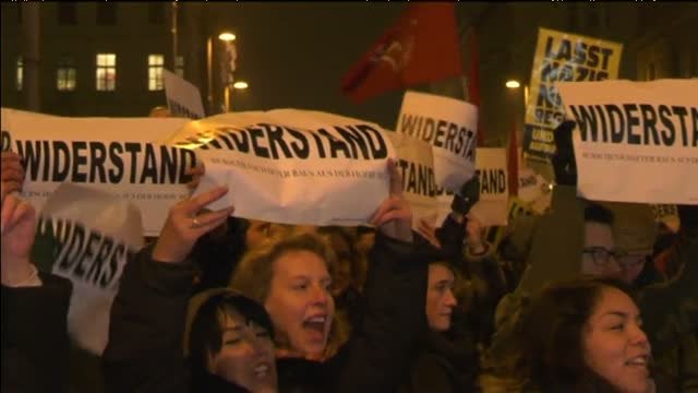 Miles de personas protestan en Viena contra un acto de la ultraderecha austríaca