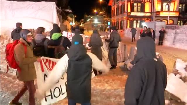 Fuertes medidas de seguridad en Davos controlan las protestas contra el foro económico
