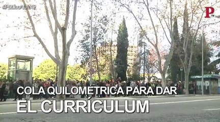 Una oferta de trabajo colapsa la Plaza de España en Madrid