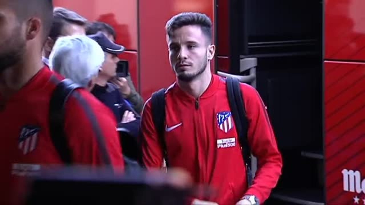 Vitolo es recibido en Sevilla a gritos de "perro"
