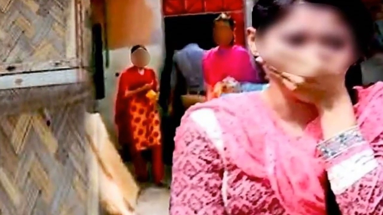 পর স্ত্রীর সাথে আকামরত অবস্থায় ধরা খেলেন আওয়ামীলীগের এক নেতা এরপর জনগণ যা করলেন ।
