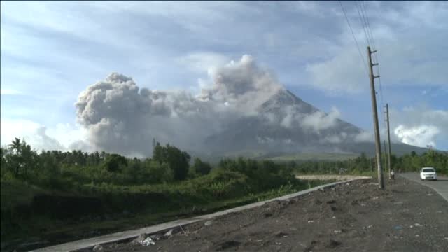Alerta máxima en Filipinas por la inminente erupción del volcán Mayón