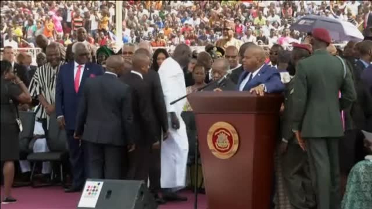 El exfutbolista George Weah jura su cargo como presidente de Liberia