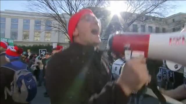 Decenas de miles de personas participan en la marcha antiabortista anual en Washington DC