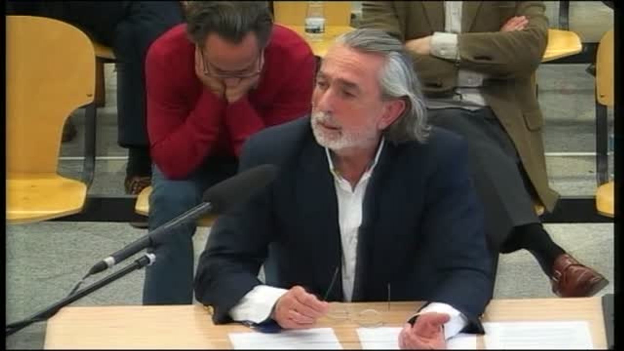 Correa: "Si queréis cobrar, tenéis que facturar a estos empresarios"