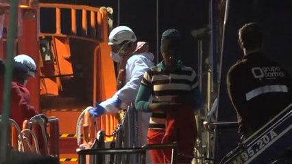 51 inmigrantes llegaron anoche a Almería tras ser rescatadas por la Armada