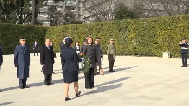 Cospedal homenajea a los soldados japoneses en su visita oficial al país nipón