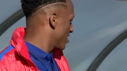 Yerri Mina ya posa como nuevo jugador del FC Barcelona