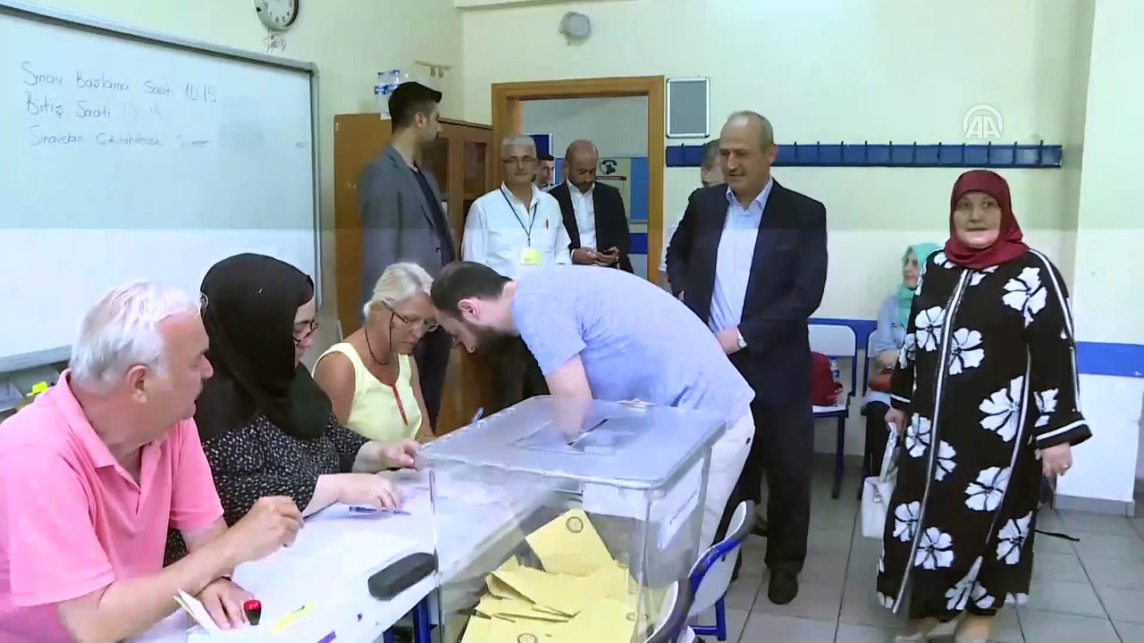 Ulaştırma ve Altyapı Bakanı Turhan, oyunu Üsküdar'da kullandı - İSTANBUL