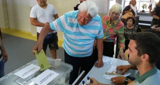 Yeşilcam'ın usta oyuncusu Cüneyt Arkın oyunu Beşiktaş'ta kullandı