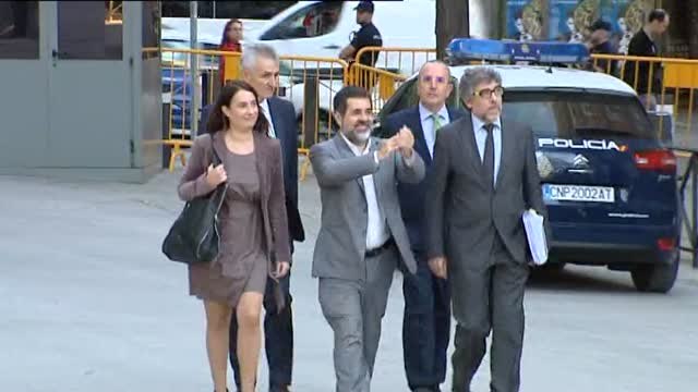 Los Jordis y Forn cambian de estrategia para poder salir de prisión