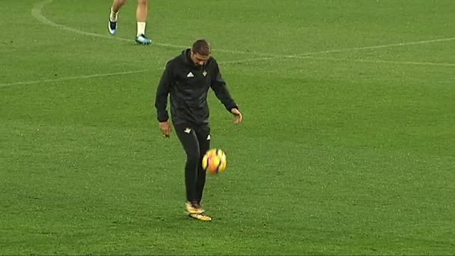 El Betis prepara el partido ante el Leganés bajo un aguacero