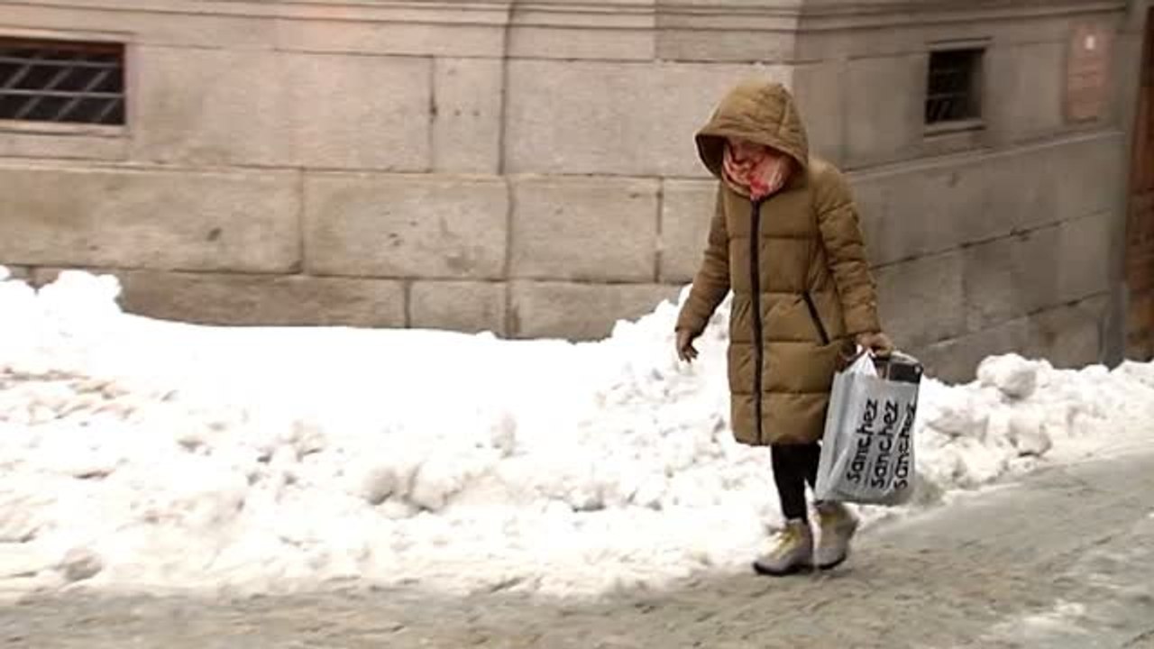 Las bajas temperaturas hace peligroso caminar por Ávila