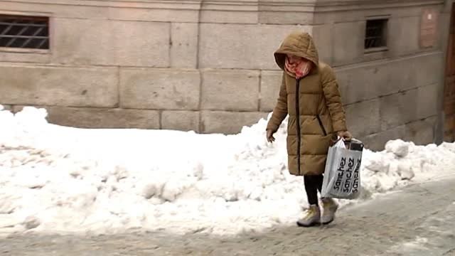 Las bajas temperaturas hace peligroso caminar por Ávila