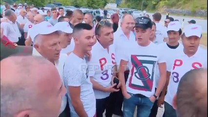 Report TV - 'Këngë e valle' me Tërmet Peçin në krye, ja si e presin tepelenasit Ramën