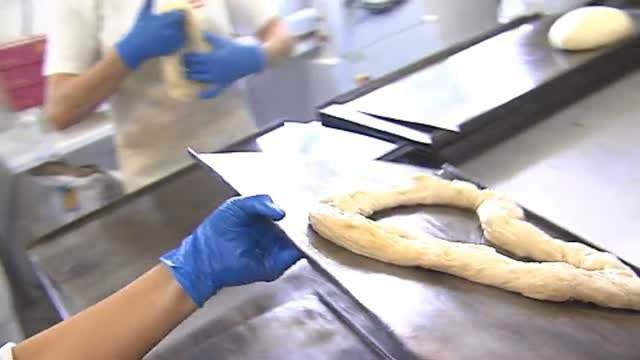 Una empresa alicantina prepara roscones de reyes con juguetes eróticos