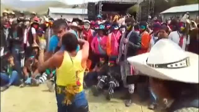 Puñetazos y patadas en Perú para celebrar el año nuevo