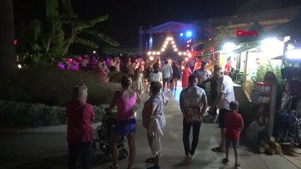 ANTALYA Rus turistler Monatik'le coştu