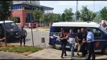 Report TV - Sulmuan KZAZ-në në Kukës, arrest shtëpie për punonjësit e bashkisë