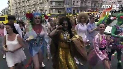 Ukraine: la Gay Pride réunit des milliers de personnes à Kiev