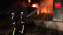 Aparatoso incendio sin daños personales en una nave industrial de Alcalá de Henares