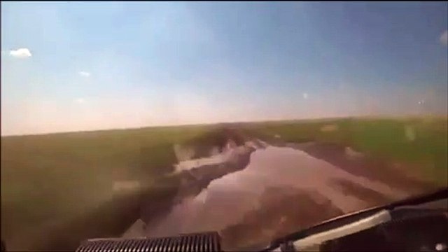 Regardez ces pilotes de rallye en camion se faire secouer... Extrême