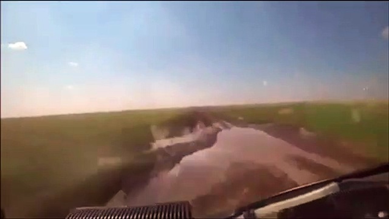 Regardez ces pilotes de rallye en camion se faire secouer... Extrême