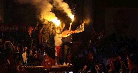 Ekrem İmamoğlu destekçileri soluğu meydanlarda aldı!