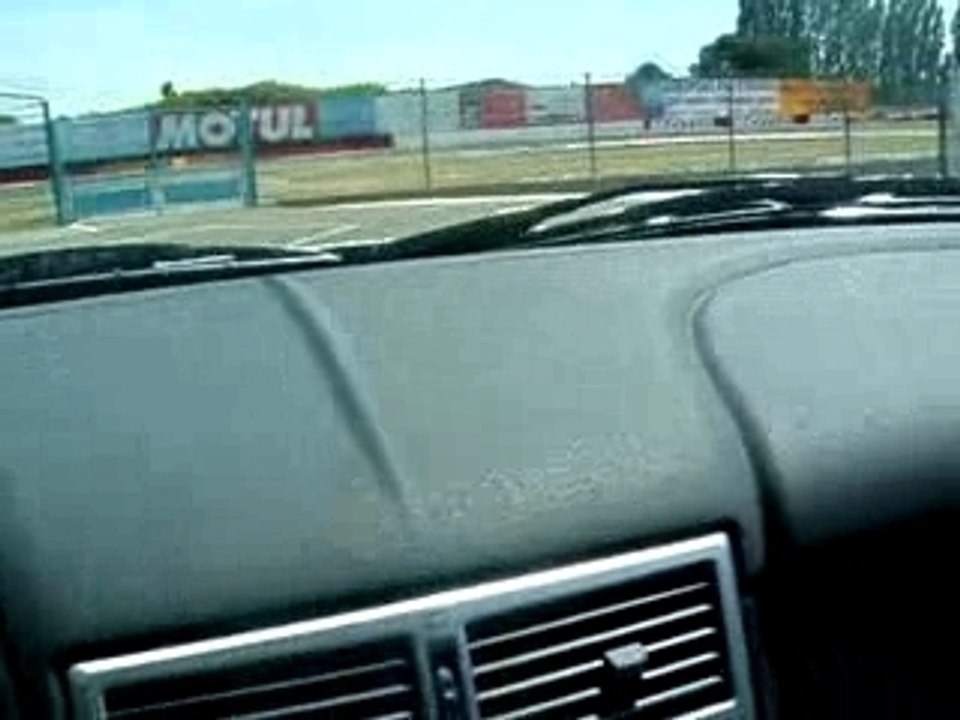 sortie des stand interieur de nogaro