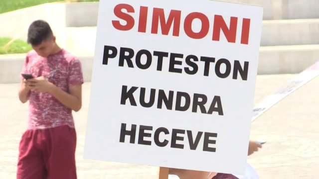 Protesta në Rreshen/ Banorët protestojnë kundër ndërtimit të HEC-eve