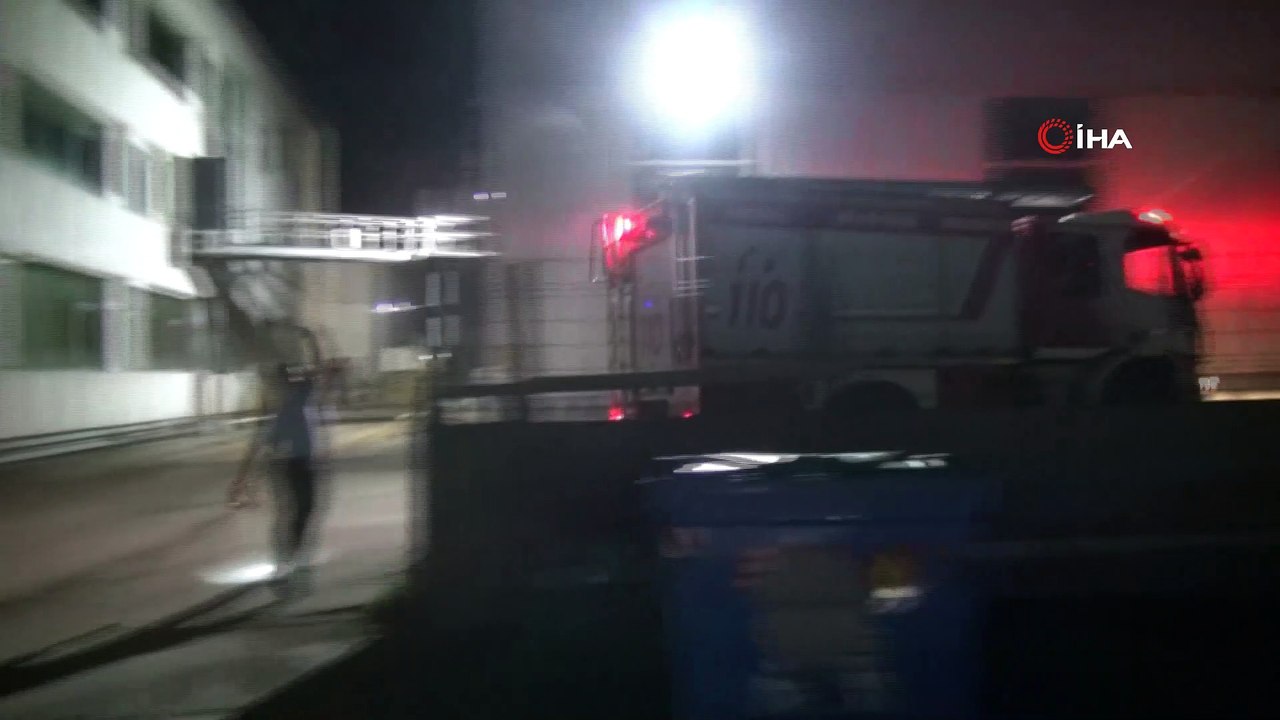 Geri dönüşüm fabrikasının deposunda yangın çıktı