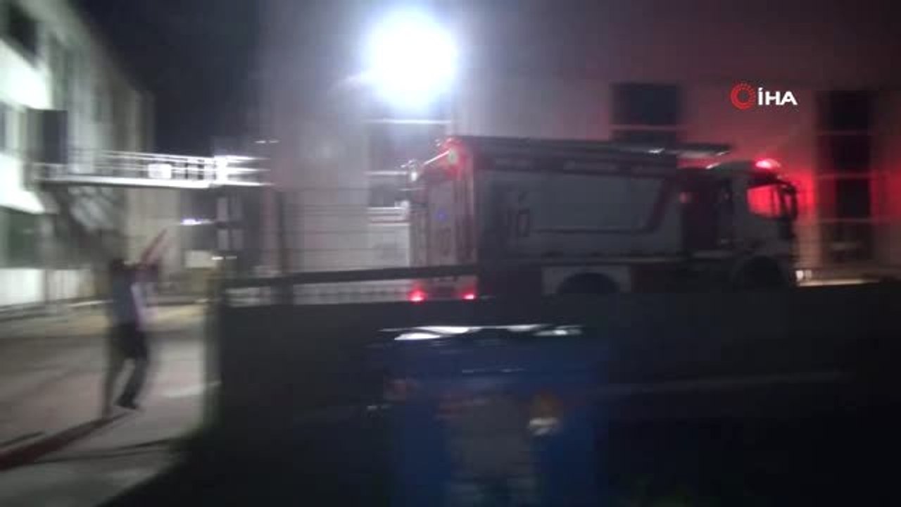 Geri dönüşüm fabrikasının deposunda yangın çıktı