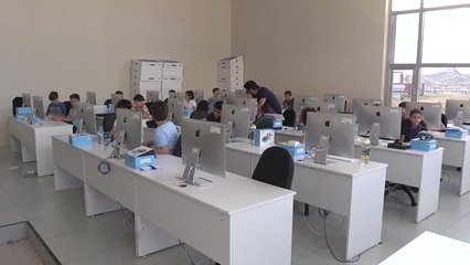 Ortaokul ve liseden önce üniversite ile tanıştılar