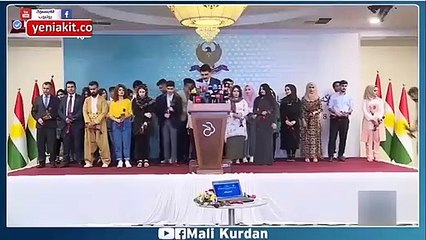 IKBY’de 28 Şubat kafası! Tesettürlü öğrencileri sahnenin arka kısmına aldılar