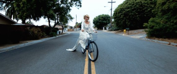 فتاة جميلة تبحث عن أي عريس حتى لو تزوجت لمدة ربع ساعة