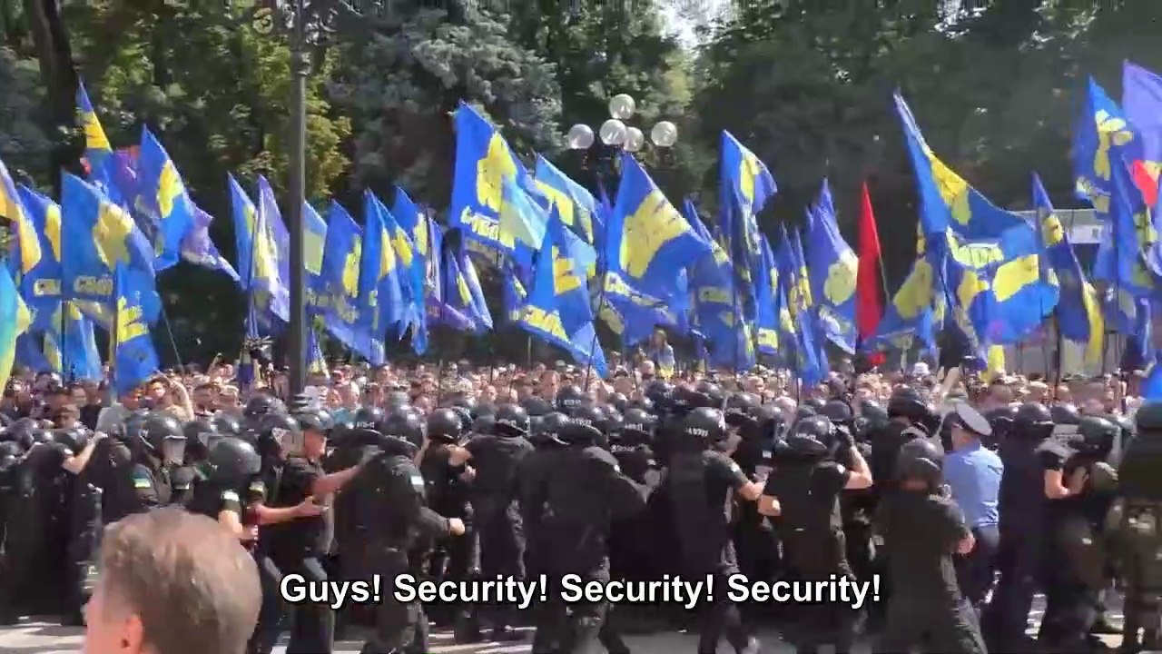 Battle Ukrainian police and military vs Ukrainian people Kiev subtitles